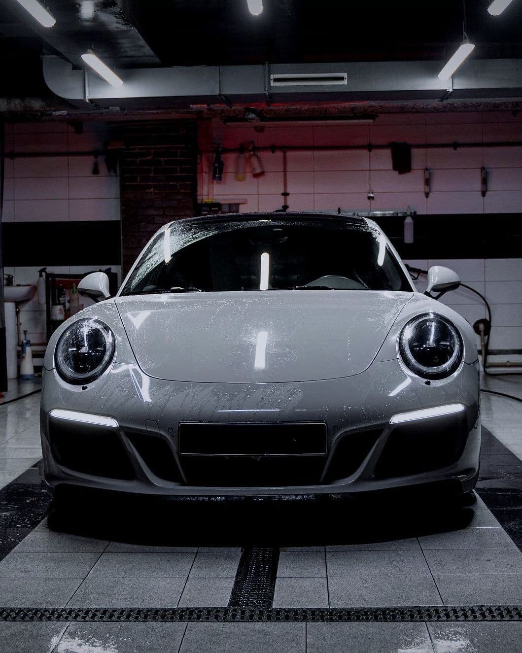 The 911 head-on, between the bay's curtains.